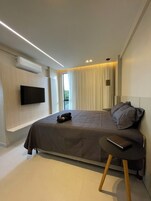 Apartamento, vista para o mar | 3 quartos, espaço de trabalho para notebook, cortinas blackout