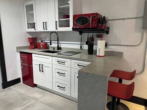 Microwave, stovetop, coffee/tea maker, toaster - Buccaneers Loft - Walk to Raymond James Stadium! (Tampa)