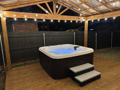 The Butterfly Haven Retreat with Hot Tub, & minutes away from major attractions