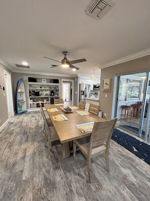 Dining - Cape Coral VIP Heated Pool, Spa, Direct access Boat lift, Gameroom, Scooters (Cape Coral)