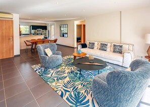 Télévision, table de tennis de table