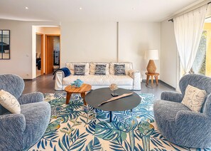 Télévision, table de tennis de table