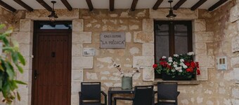 Country House 'La Medica' with Mountain View, Private Terrace and Wi-Fi