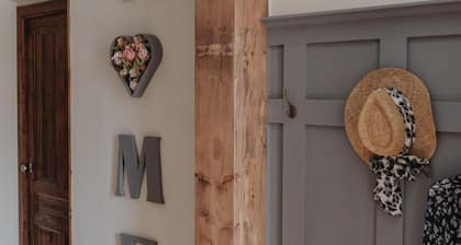 Country House 'La Medica' with Mountain View, Private Terrace and Wi-Fi