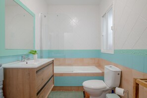 Ducha, secador de pelo, toallas