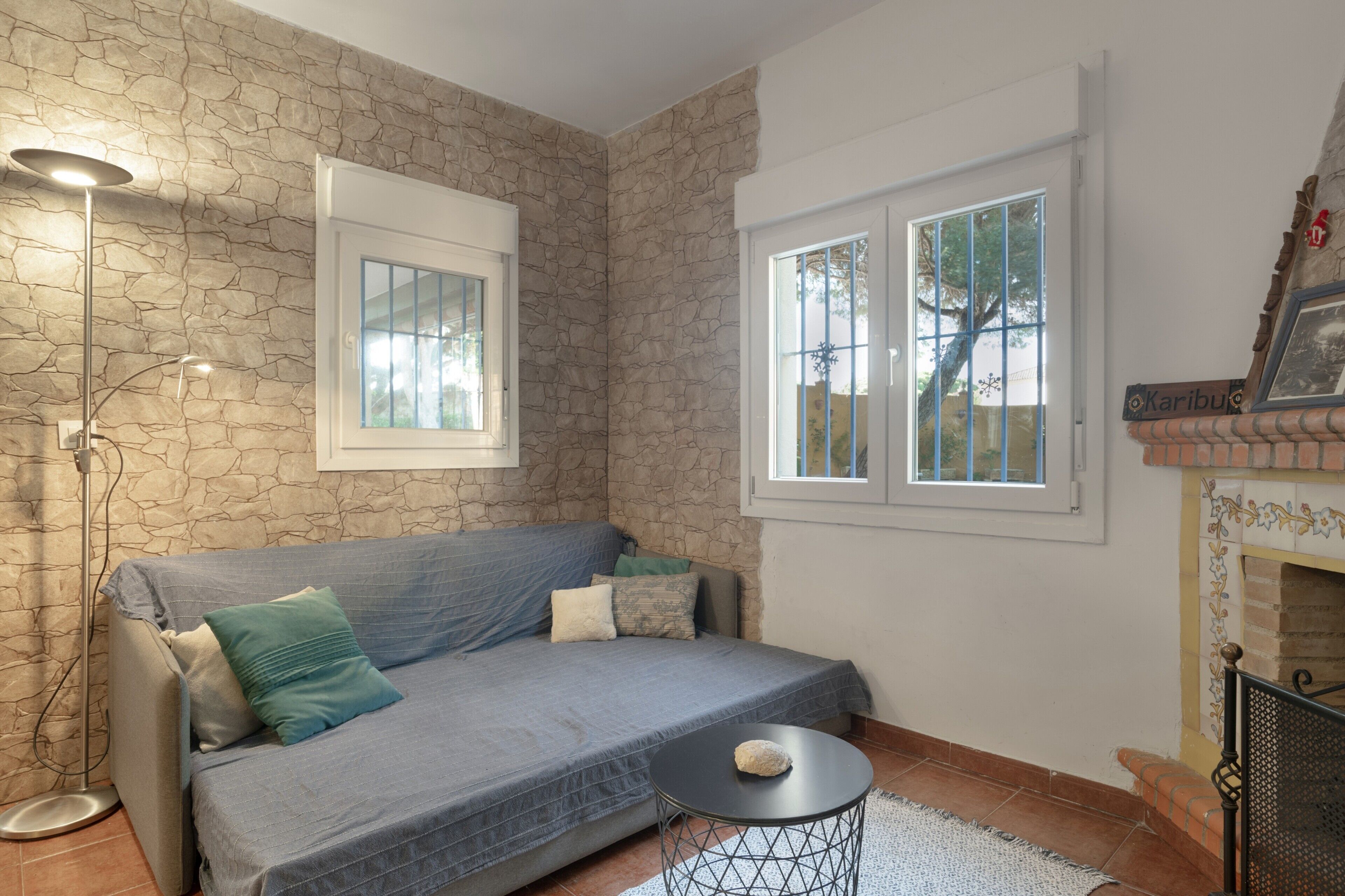 Televisión y chimenea 