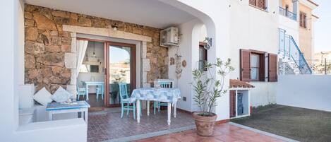 تناول الطعام بالخارج