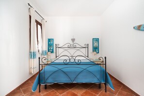 2 soverom, strykejern/-brett og sengetøy