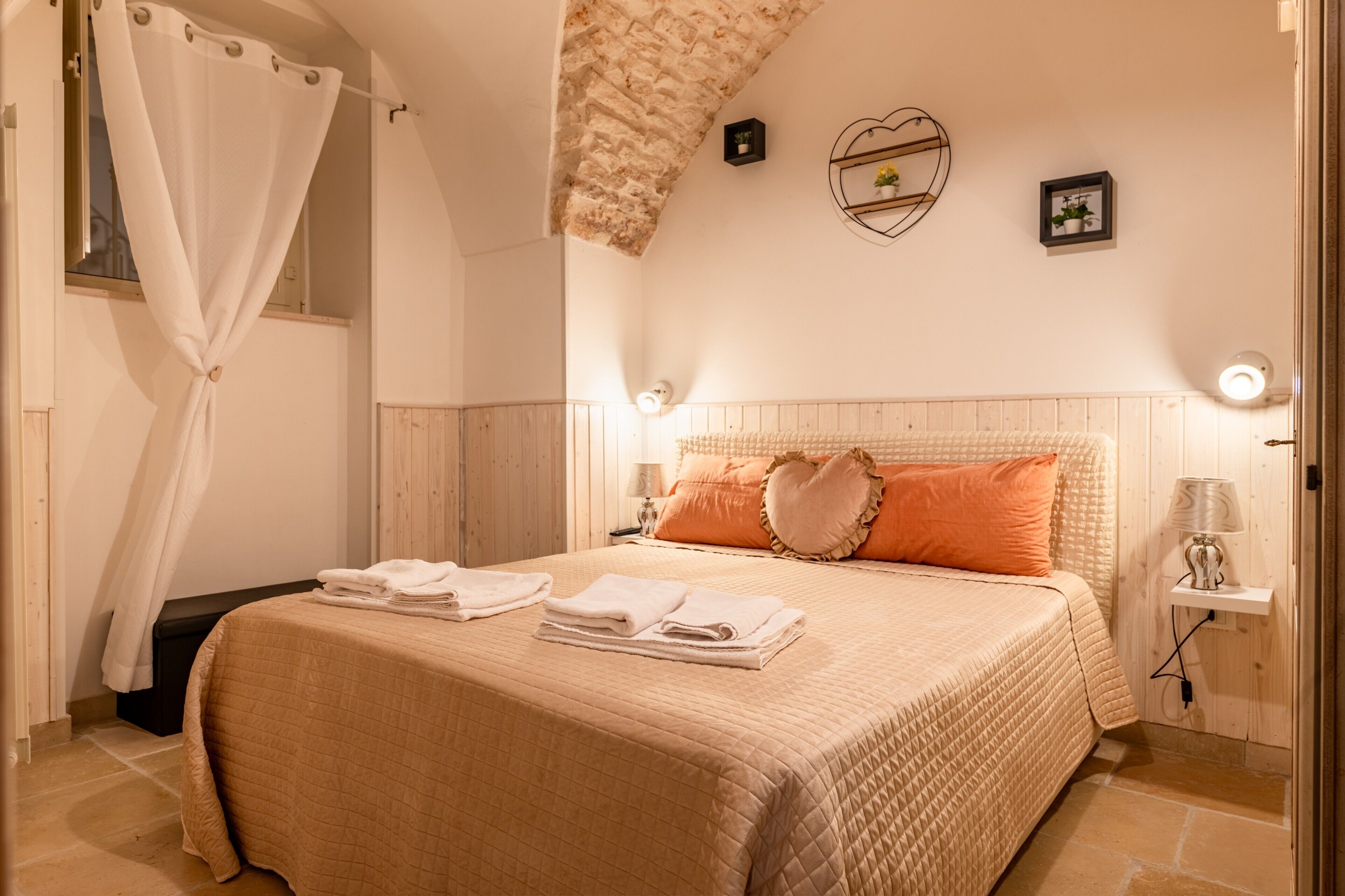 1 bedroom, iron/ironing board, WiFi (free), bed sheets
