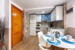Fridge, microwave, stovetop, coffee/tea maker - Apartment 'Noria 2' with Air Conditioning (nijar)