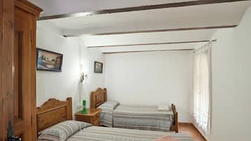 4 slaapkamers, een strijkplank/strijkijzer, gratis wifi, beddengoed