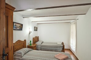 4 chambres, fer et planche à repasser, Wi-Fi gratuit, draps fournis