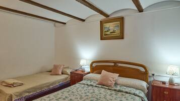 4 habitaciones, tabla de planchar con plancha y wifi gratis