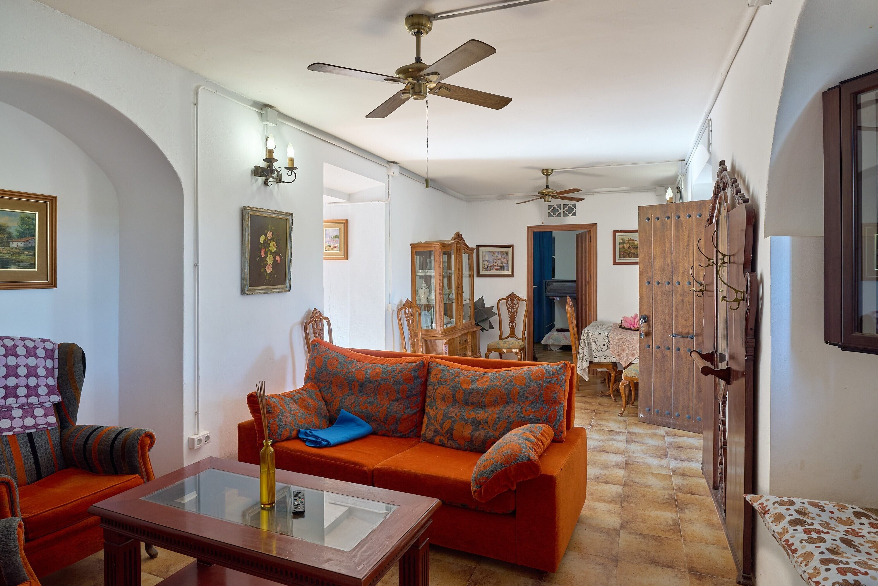 Televisión y chimenea 