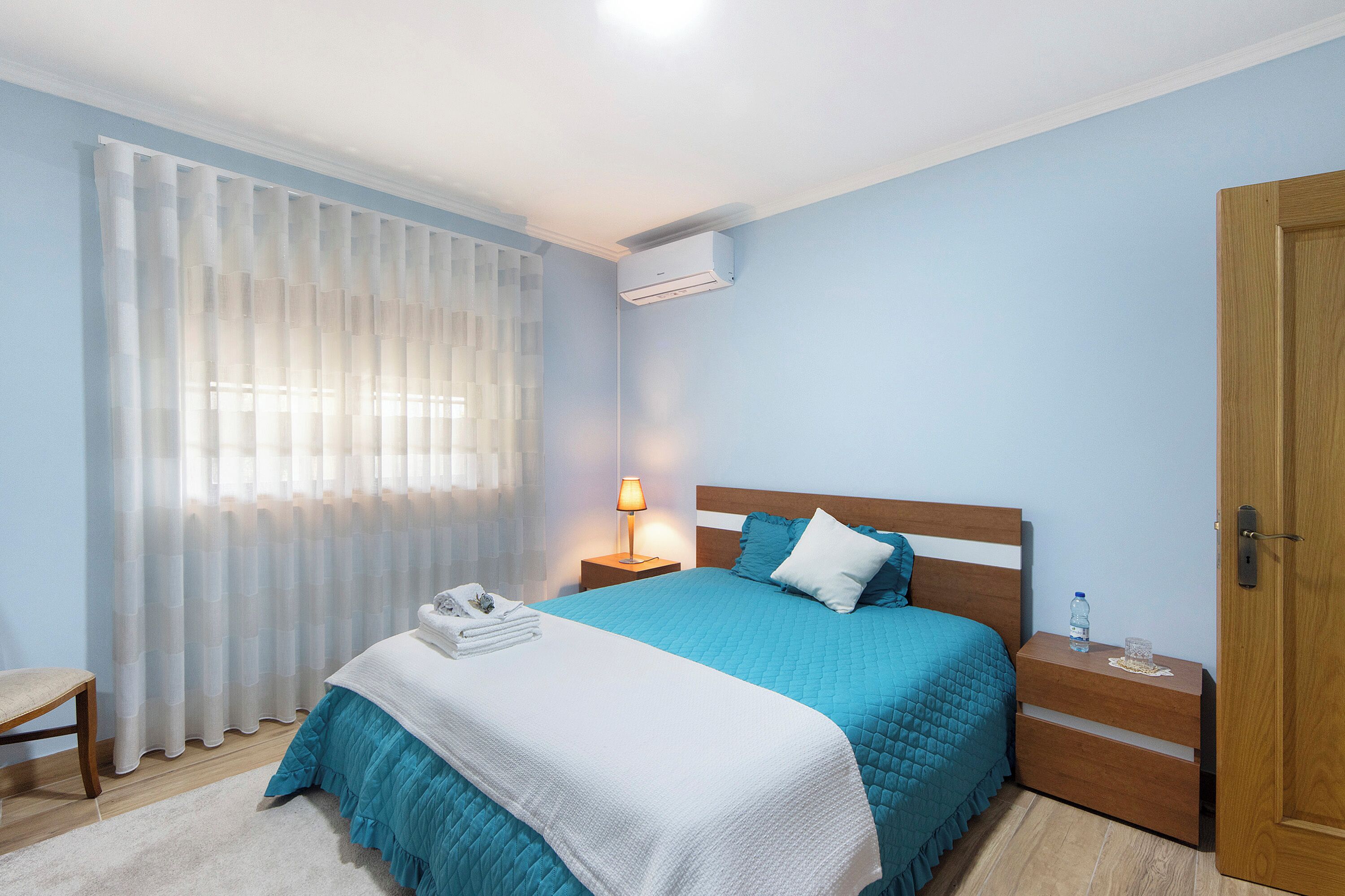 4 bedrooms, iron/ironing board, free WiFi, bed sheets