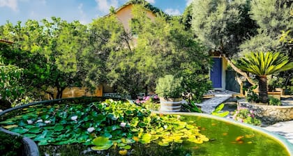 Landhaus 'Olive Tree 2' mit Meerblick, privater Terrasse und Wi-Fi