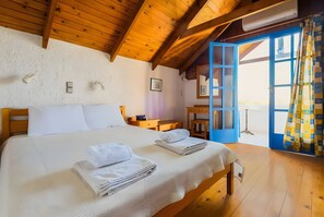 1 habitación, tabla de planchar con plancha, wifi gratis y ropa de cama 