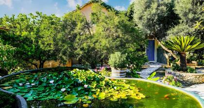 Landhaus 'Olive Tree 3' mit Meerblick, privater Terrasse und Wi-Fi