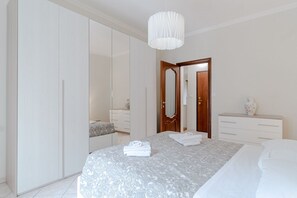 1 chambre, fer et planche à repasser, Wi-Fi, literie fournie