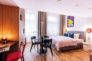2 bedrooms, iron/ironing board, travel crib, WiFi - TurnKey | Wenceslas sq. 2-level apt. w/ balcony II (Praha 1)