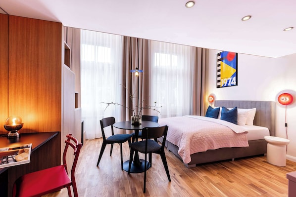 2 bedrooms, iron/ironing board, travel cot, WiFi