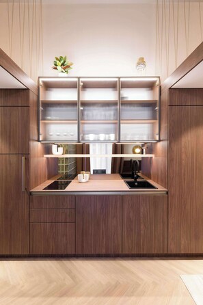 Fridge, microwave, stovetop, coffee/tea maker - TurnKey | Wenceslas square Two Level Apartment XI (Praha 1)