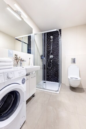 Douche, sèche-cheveux