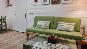 テレビ、卓球台