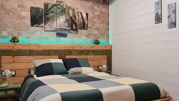 Iron/ironing board, free WiFi, bed sheets