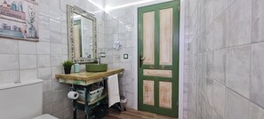 Shower, hair dryer, towels - Studio 'Aitana' with Shared Pool, Wi-Fi and Air Conditioning (Busot)