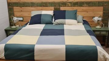 Iron/ironing board, free WiFi, bed sheets