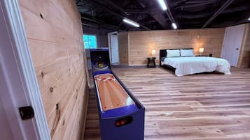 3 bedrooms, free WiFi, bed sheets, wheelchair access