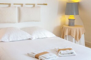 3 bedrooms, iron/ironing board, free WiFi, bed sheets - Holiday Home 'Ty Mamm, 5 Min Plage, 3 Chb' with Private Terrace, Private Garden and Wi-Fi (Guilvinec)