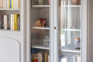 Interior - Holiday Home 'Ty Mamm, 5 Min Plage, 3 Chb' with Private Terrace, Private Garden and Wi-Fi (Guilvinec)