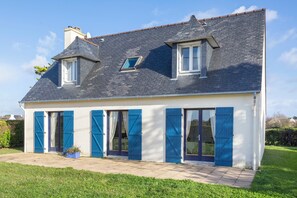 Exterior - Holiday Home 'Ty Mamm, 5 Min Plage, 3 Chb' with Private Terrace, Private Garden and Wi-Fi (Guilvinec)
