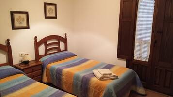 6 chambres, fer et planche Ă  repasser, draps fournis