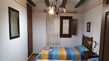 8 habitaciones, tabla de planchar con plancha y ropa de cama
