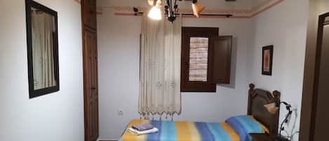 8 chambres, fer et planche Ă repasser, literie fournie