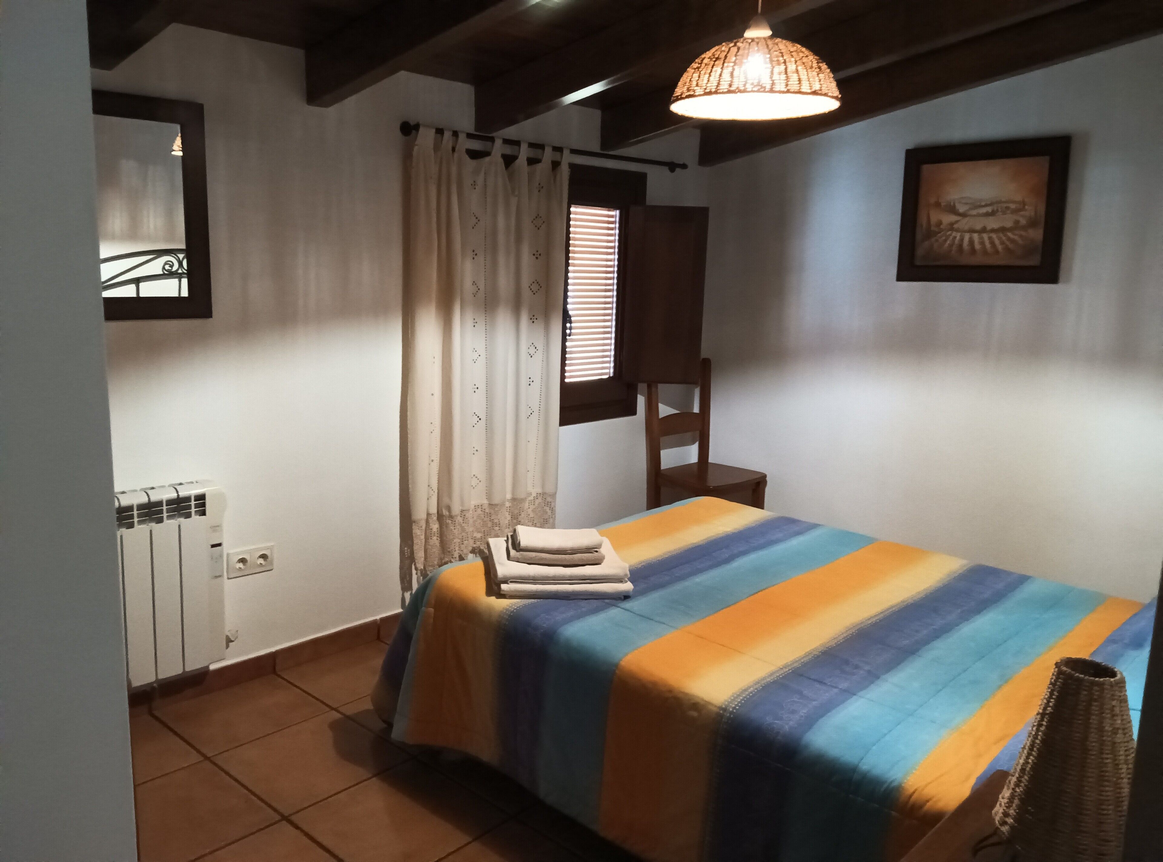 8 habitaciones, tabla de planchar con plancha y ropa de cama 