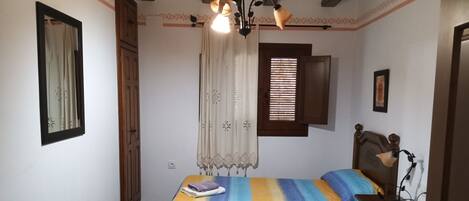 8 dormitorios, tabla de planchar con plancha, ropa de cama