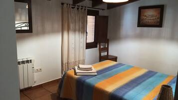 8 chambres, fer et planche Ă repasser, draps fournis