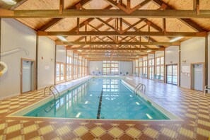 Indoor pool - Luxe Condo-Shuttle & Amenities (Lincoln)