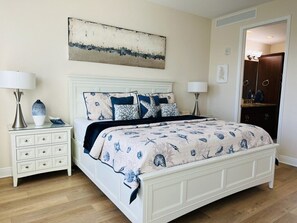 3 bedrooms, iron/ironing board, WiFi, bed sheets - One Particular Harbour 395-102 - Beaches, Pool, Resort Style Living (Bradenton)