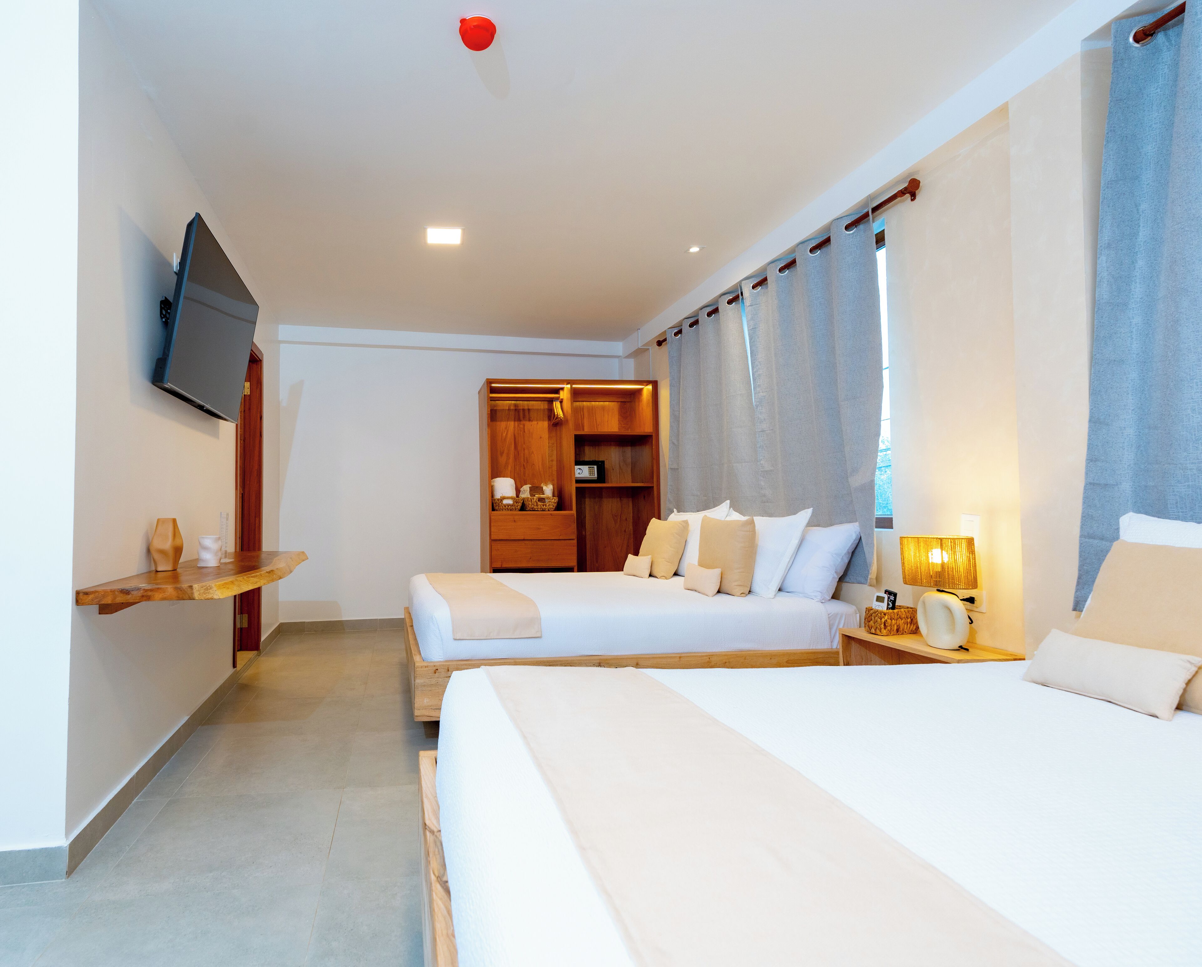 Superior dubbelrum | Sängtillbehör av högsta kvalitet, duntäcken och minibar