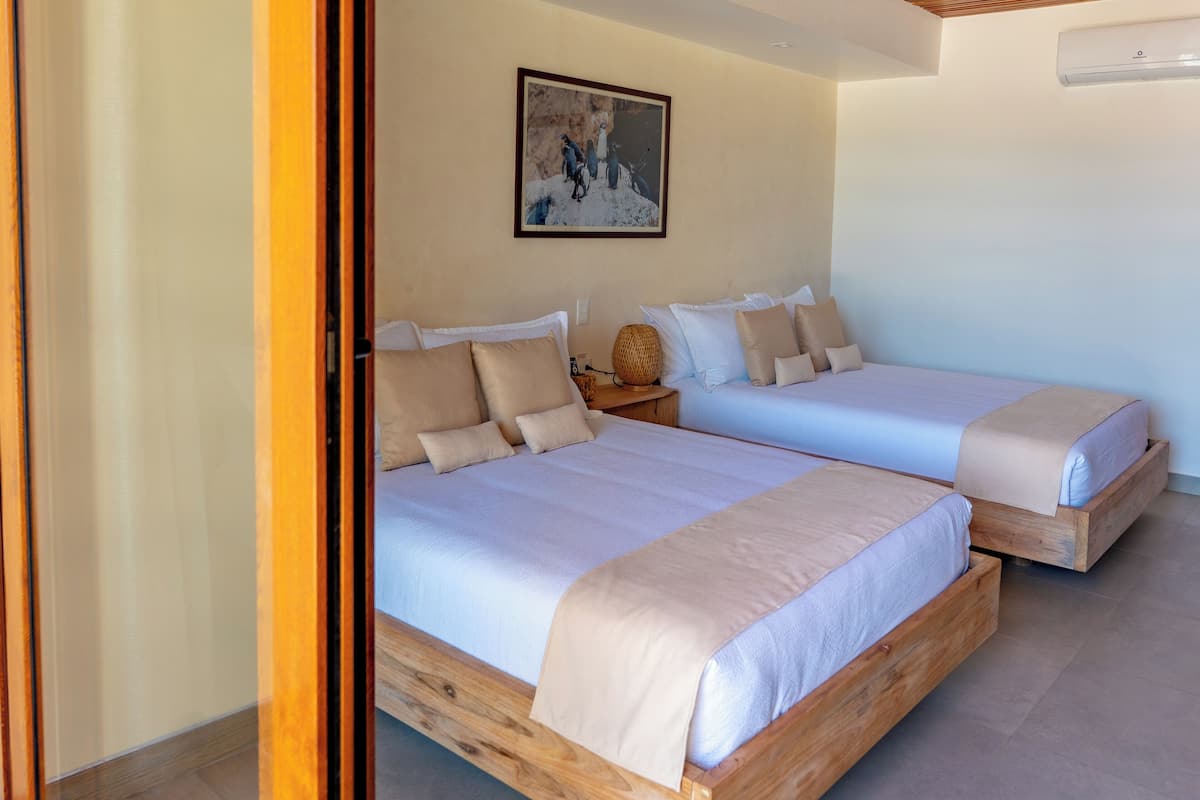 Doppia Superior, 2 letti matrimoniali | Biancheria da letto di alta qualità, copriletto in piuma, minibar