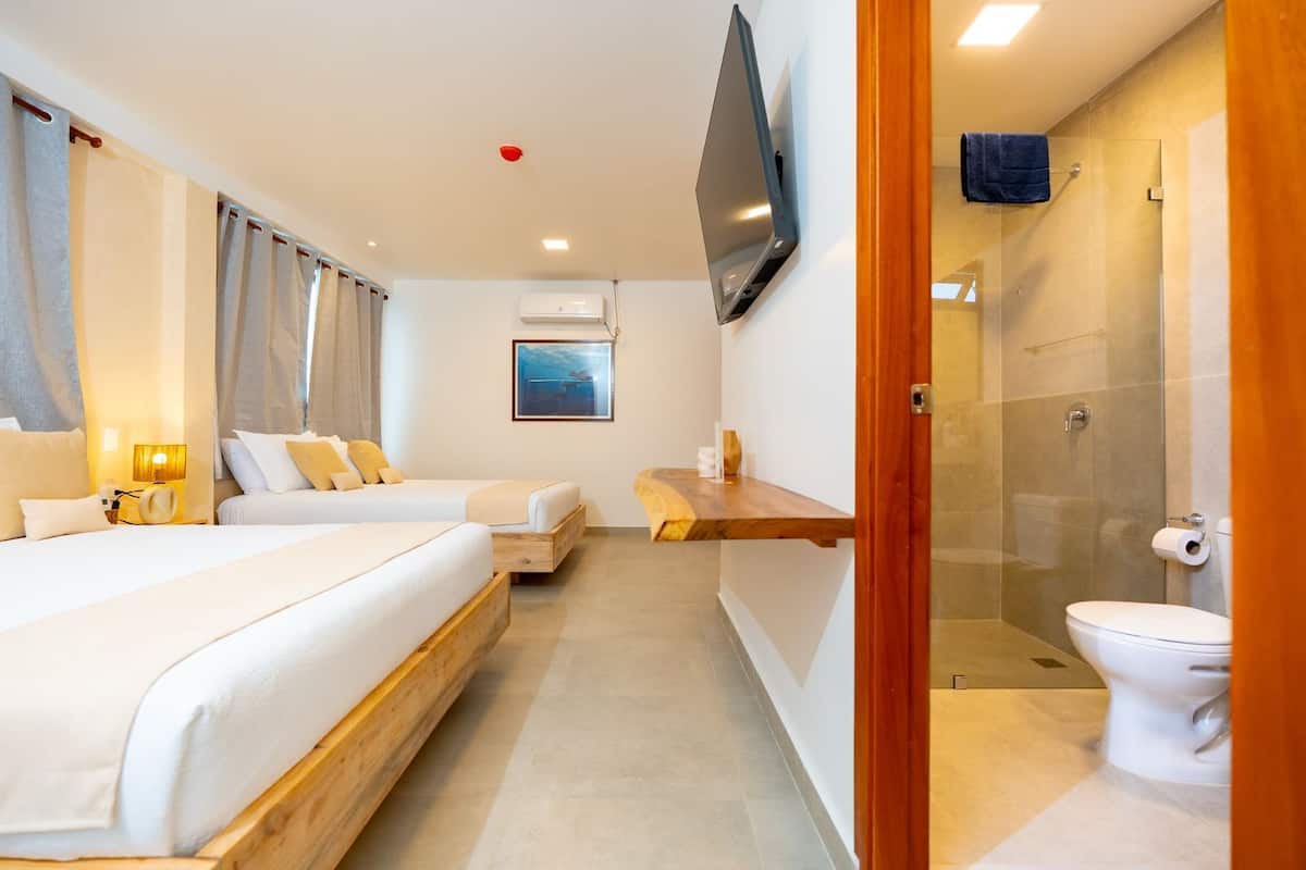 Standaard tweepersoonskamer | Luxe beddengoed, donzen dekbedden, een minibar, een kluis op de kamer
