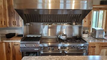 ثلاجة، ميكروويف، فرن، موقد طهي مسطح