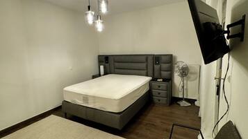 2 makuuhuonetta, silitysrauta/-lauta, Wi-Fi, vuodevaatteet