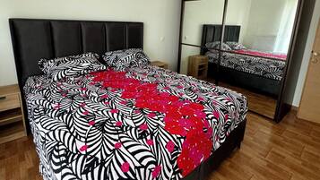 2 bedrooms, iron/ironing board, WiFi, bed sheets