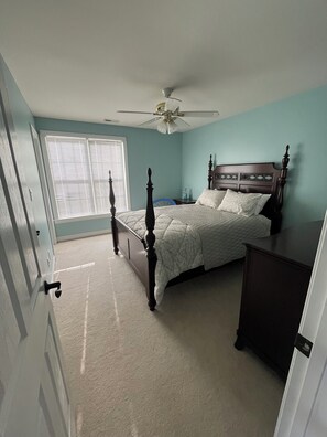 4 bedrooms, iron/ironing board, WiFi, bed sheets